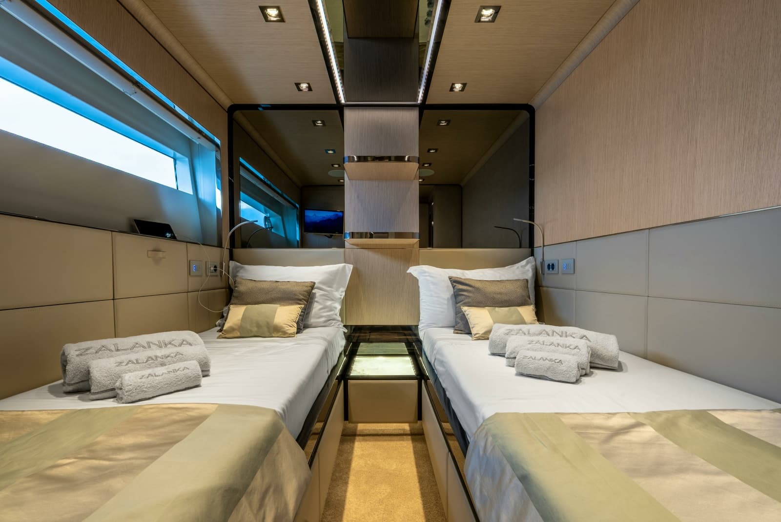 2018 Dominator Yachts Dominator Ilumen - Photo 21