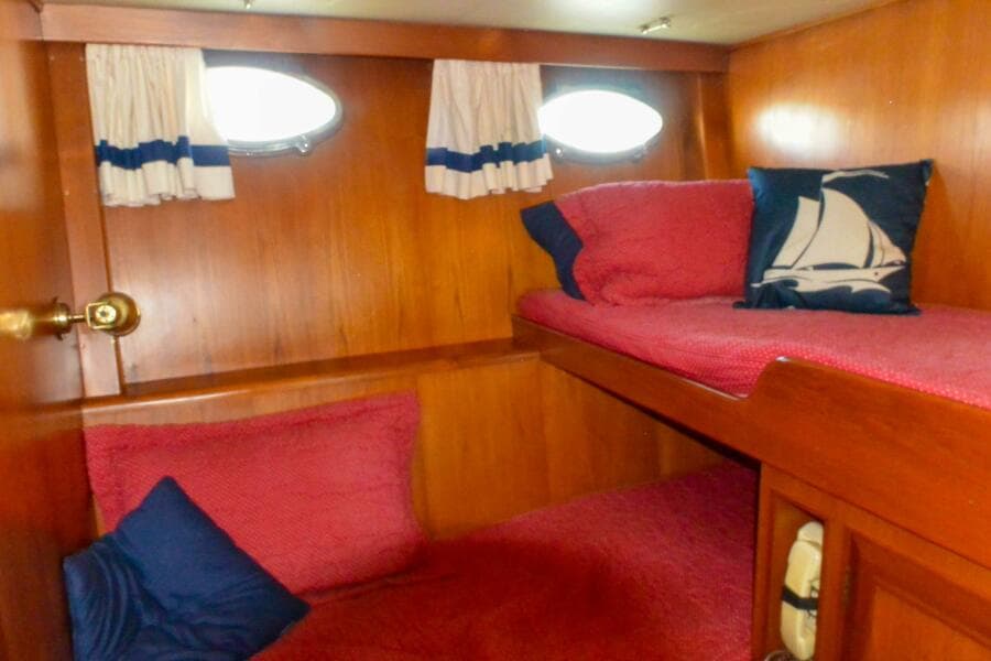 Port Guest stateroom crossover bunks 