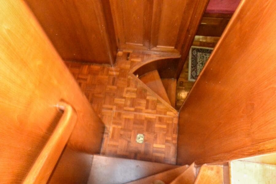 Hall forward to guest staterooms 