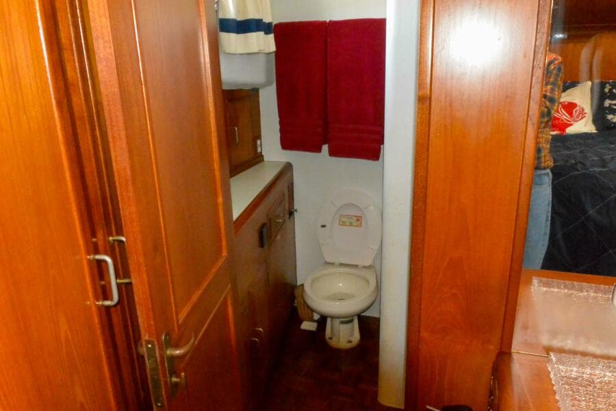 Master stateroom private head & shower 