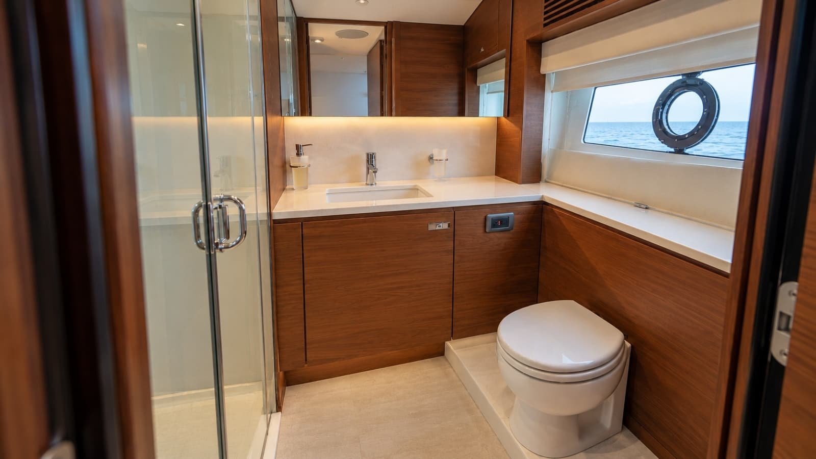 2021 Princess Y85 - Photo 49