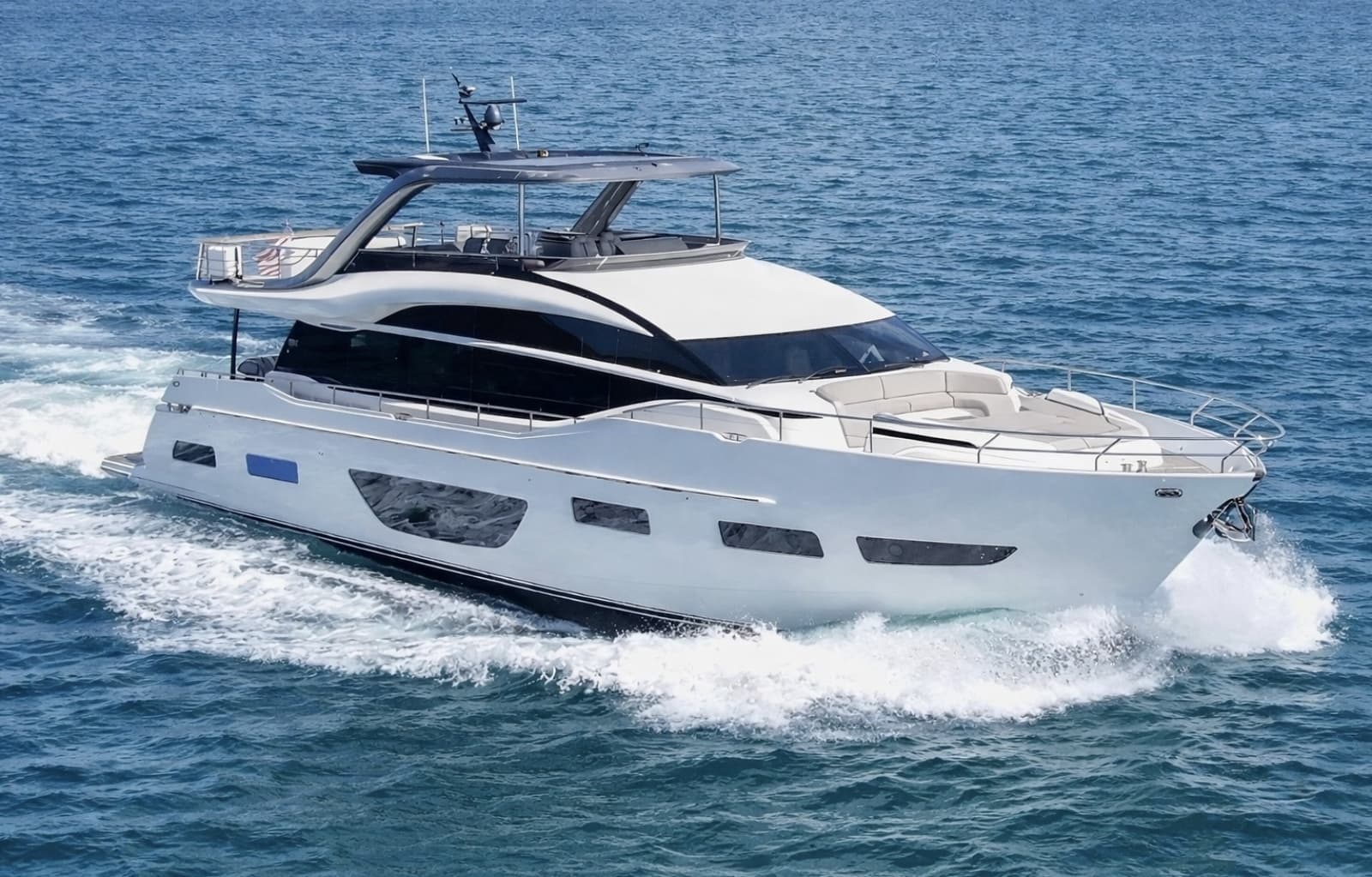 2021 Princess Y85 - Photo 2