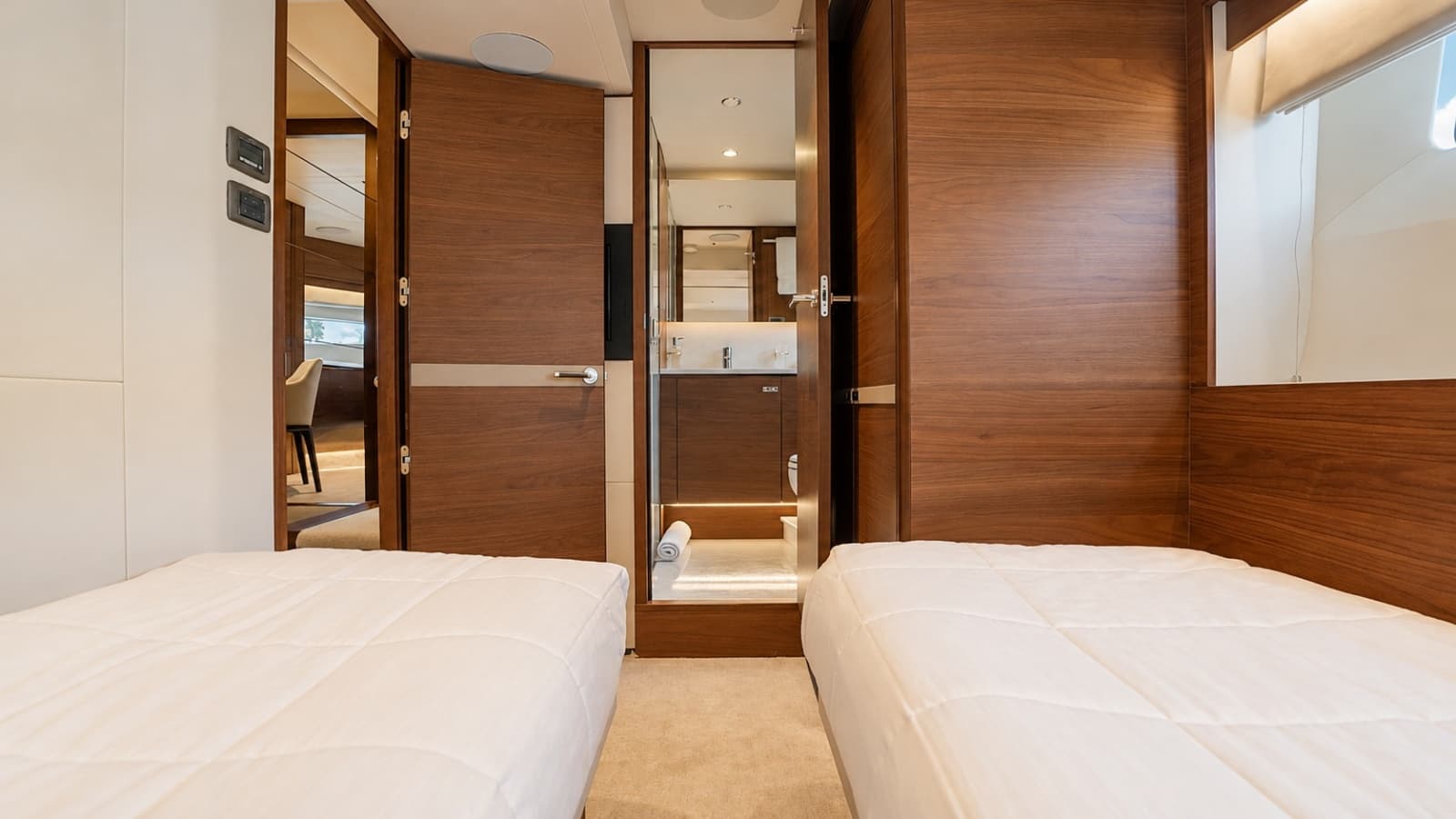 2021 Princess Y85 - Photo 48