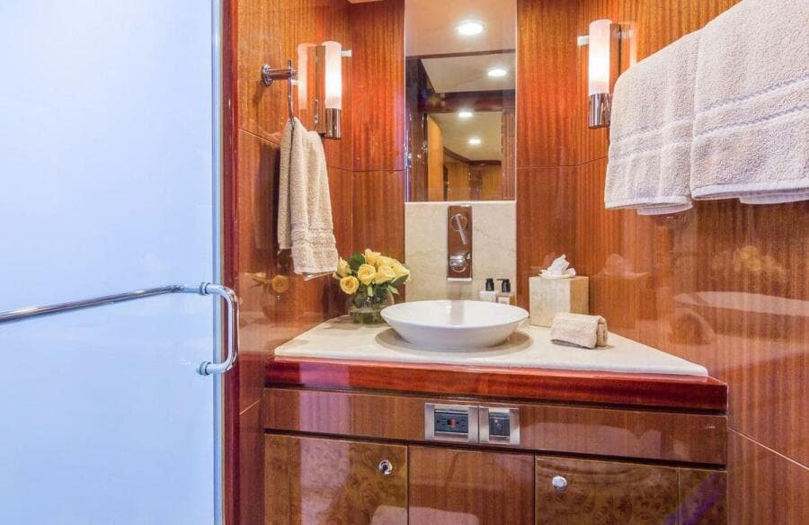 2008 Ocean Alexander 100 Skylounge Megayacht