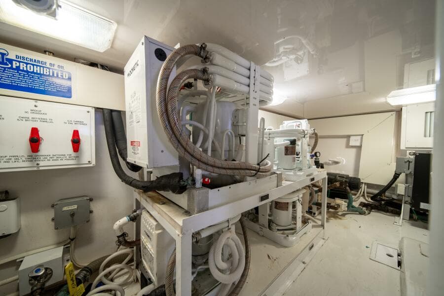 2006 Viking 52 Convertible