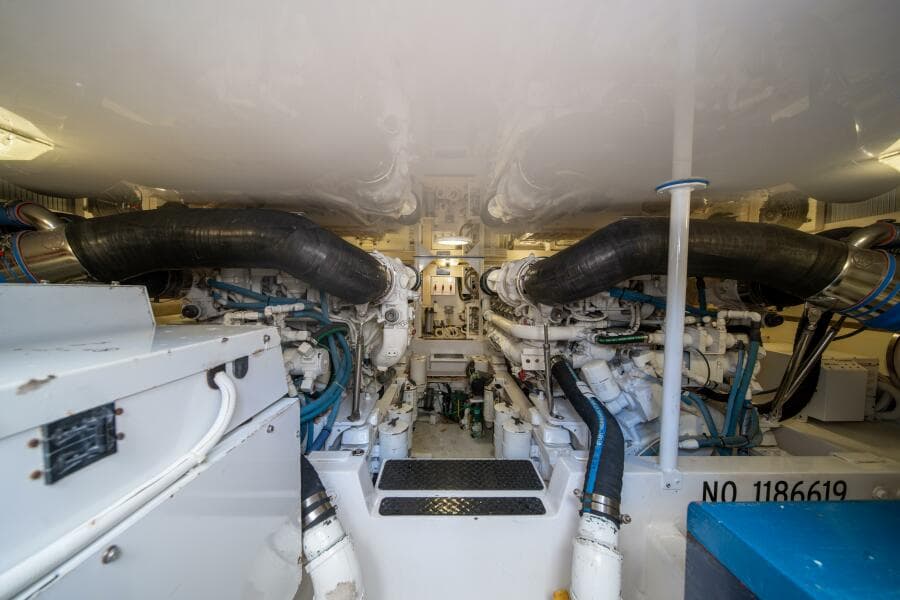 2006 Viking 52 Convertible