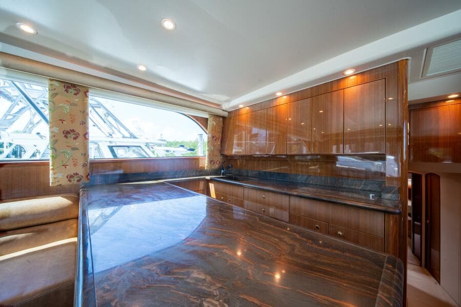 2006 Viking 52 Convertible