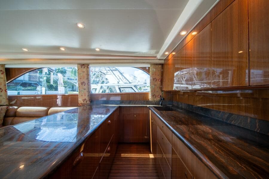 2006 Viking 52 Convertible