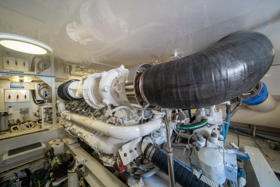 2006 Viking 52 Convertible