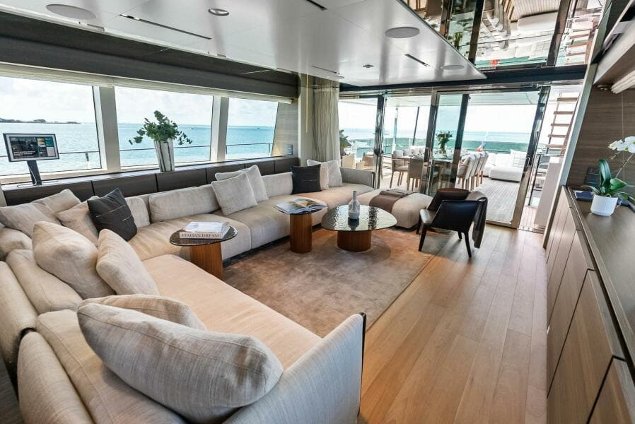 2023 Custom Line 33 Navetta