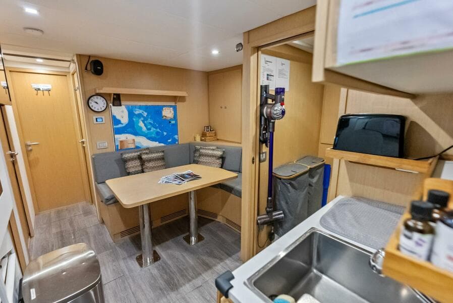 2023 Custom Line 33 Navetta