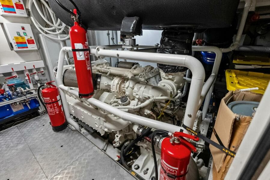 2023 Custom Line 33 Navetta