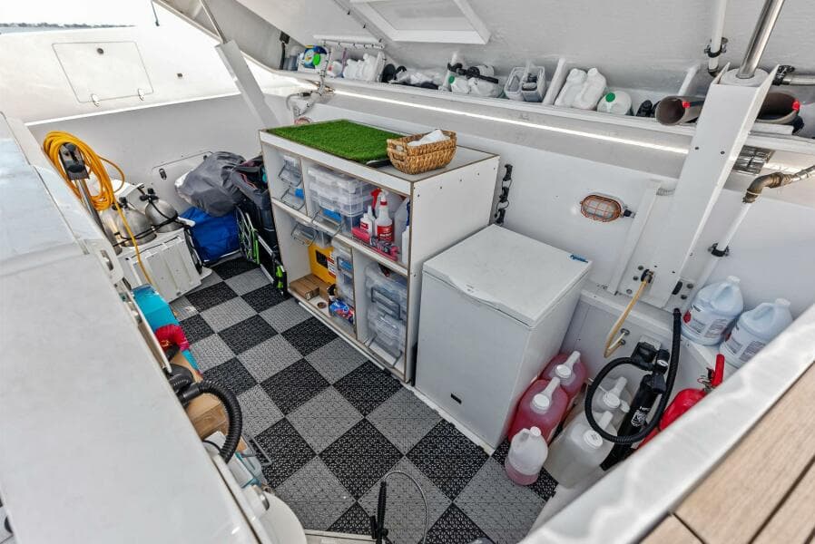 2023 Custom Line 33 Navetta