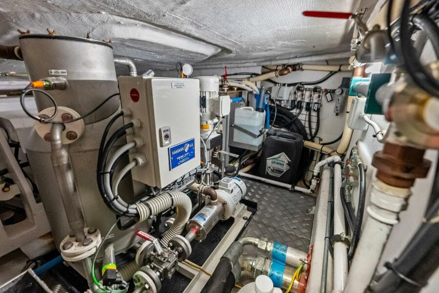 2023 Custom Line 33 Navetta