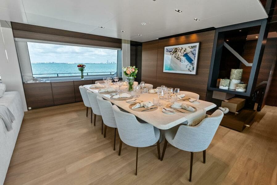 2023 Custom Line 33 Navetta