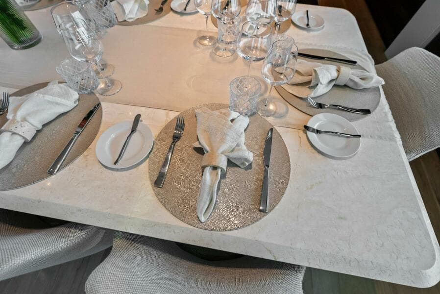 2023 Custom Line 33 Navetta