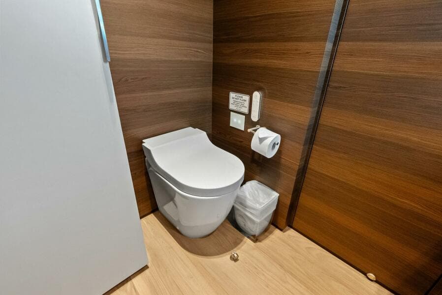 2023 Custom Line 33 Navetta