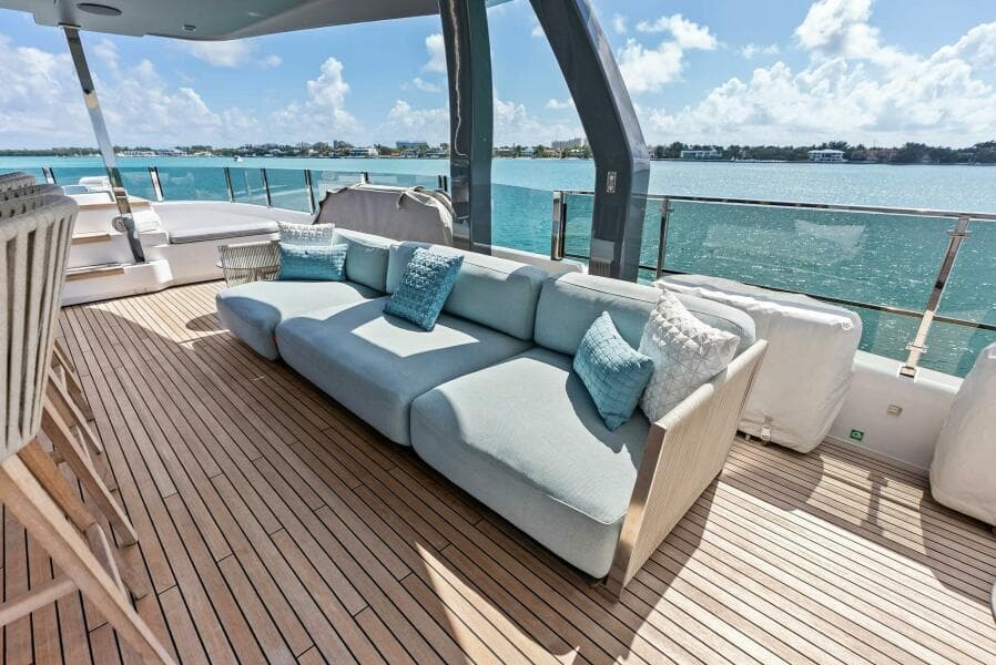 2023 Custom Line 33 Navetta