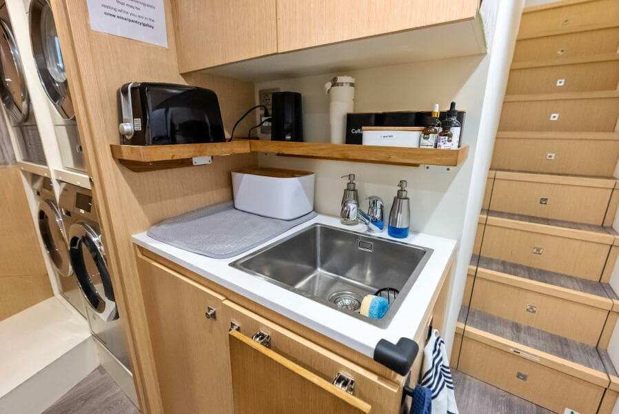 2023 Custom Line 33 Navetta