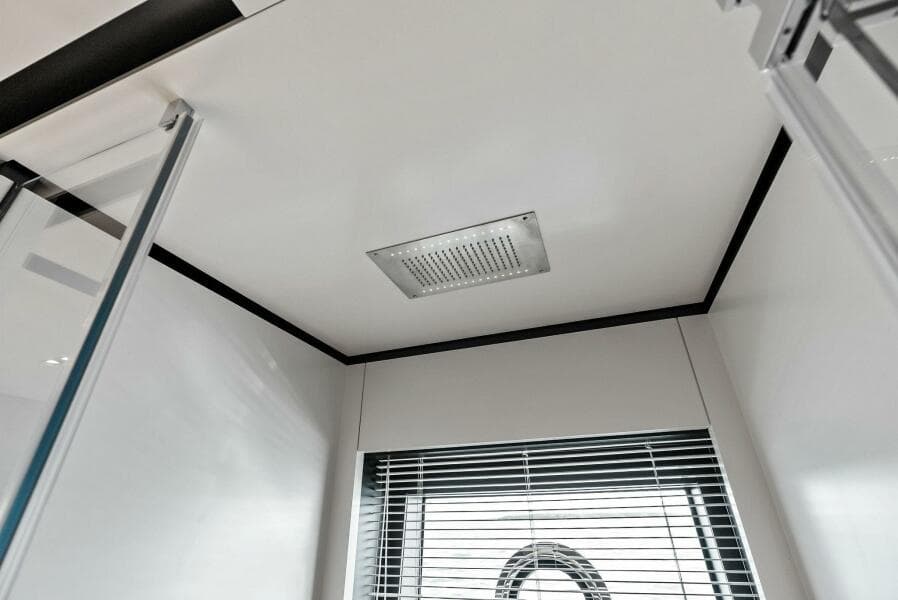 2023 Custom Line 33 Navetta