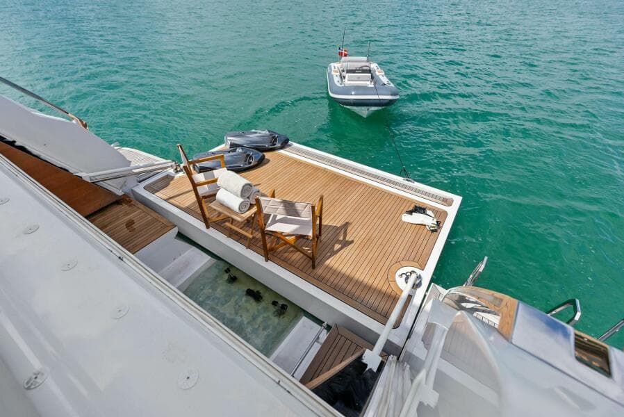 2023 Custom Line 33 Navetta