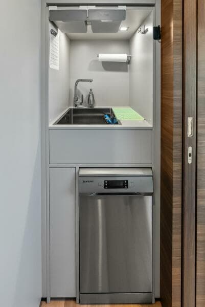 2023 Custom Line 33 Navetta