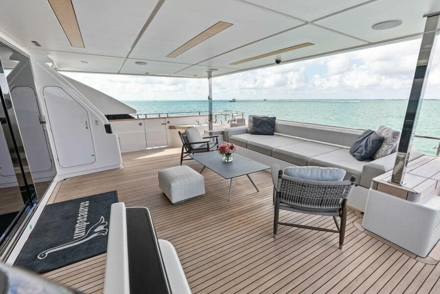 2023 Custom Line 33 Navetta