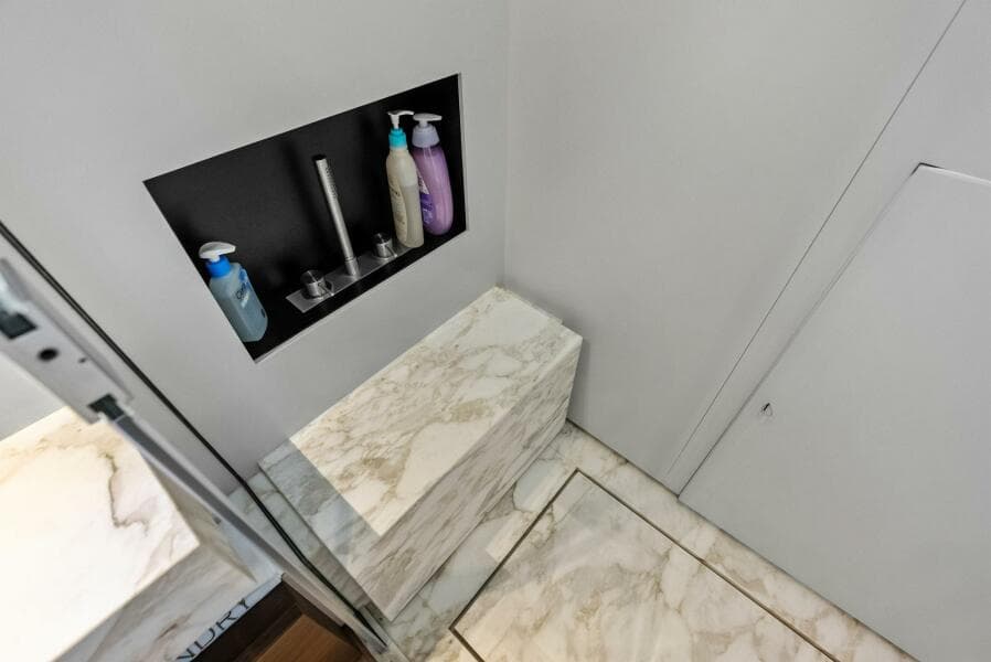 2023 Custom Line 33 Navetta