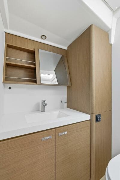 2024 Beneteau Oceanis Yacht 54