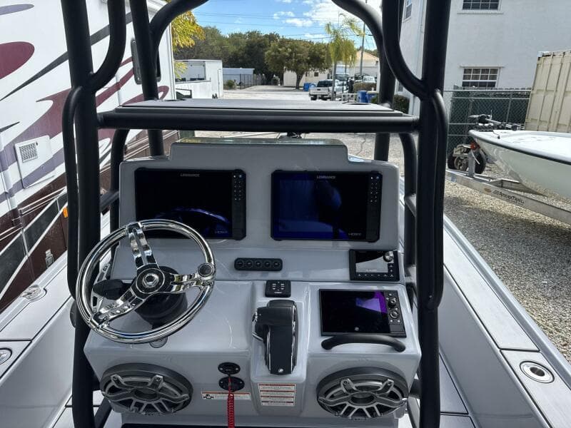 2026 Yellowfin 24 Bay Boat