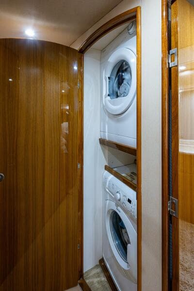 Viking 60 Bottom Line - Interior Laundry