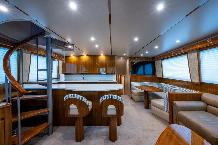 Viking 60 Bottom Line - Interior Salon