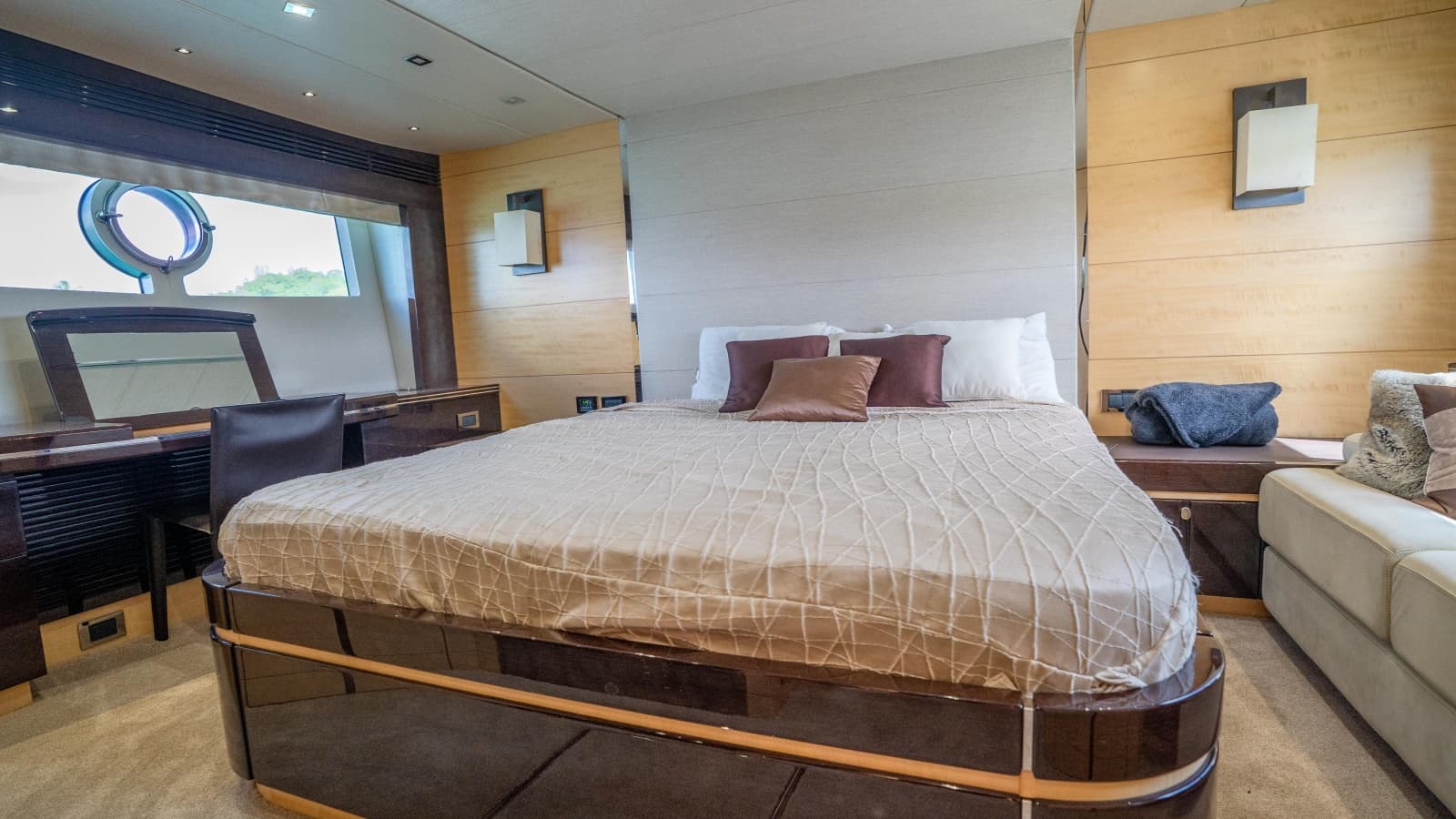 2014 Sunseeker 68' Sport Yacht