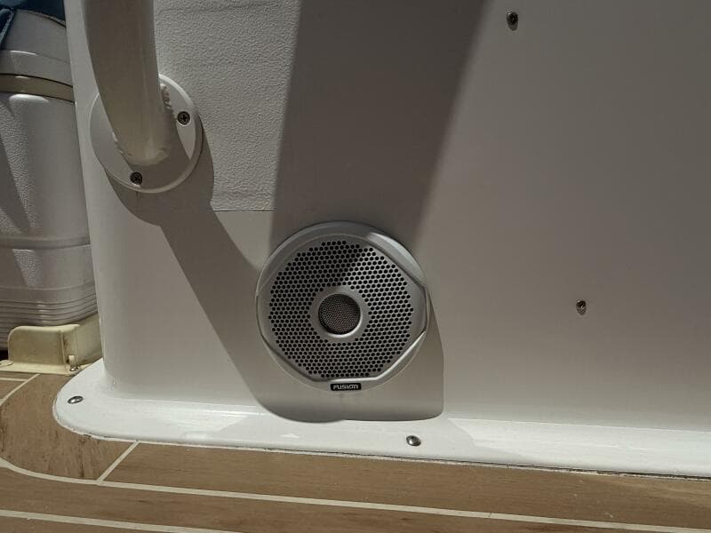 2017 Vanquish Bristol Harbor 23 CC