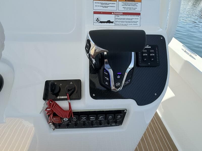 2017 Vanquish Bristol Harbor 23 CC
