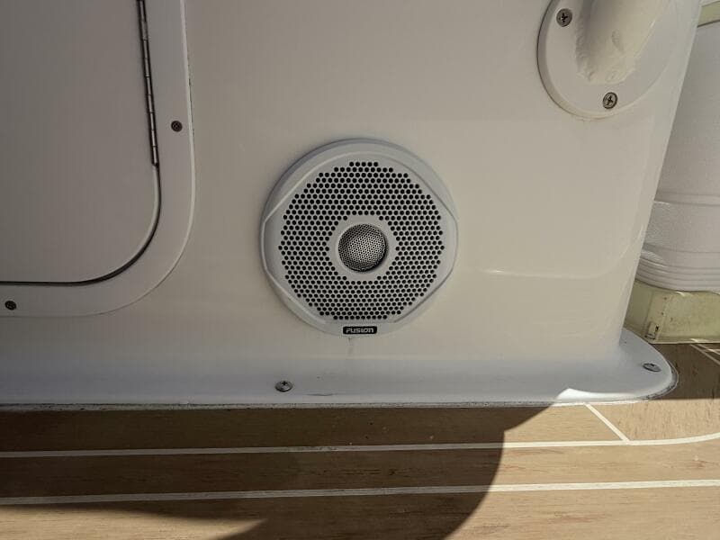 2017 Vanquish Bristol Harbor 23 CC