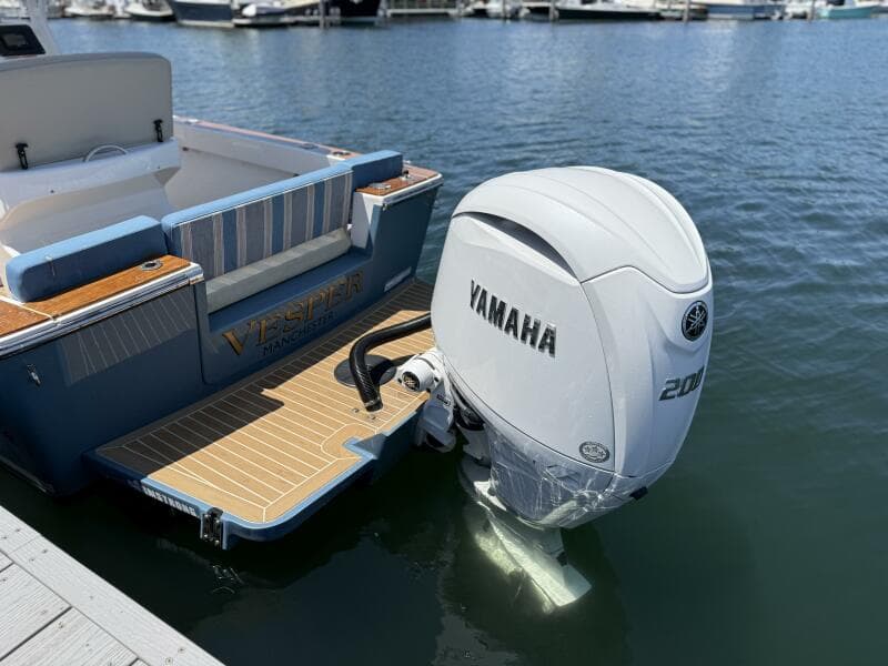 2017 Vanquish Bristol Harbor 23 CC