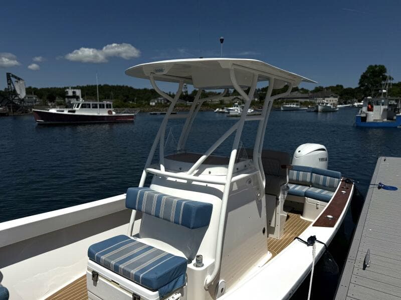 2017 Vanquish Bristol Harbor 23 CC