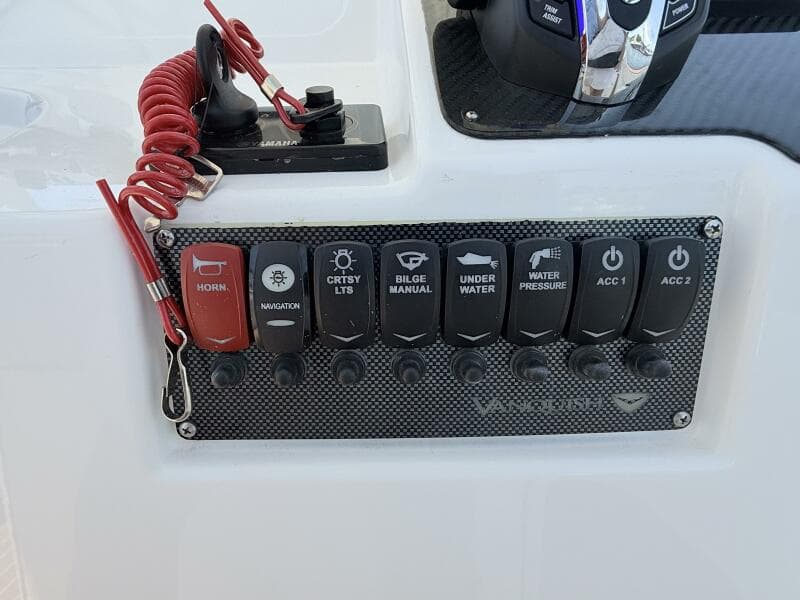 2017 Vanquish Bristol Harbor 23 CC