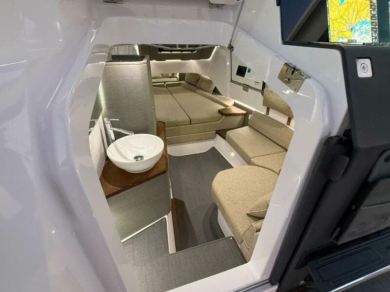 2022 Axopar 37 XC Cross Cabin
