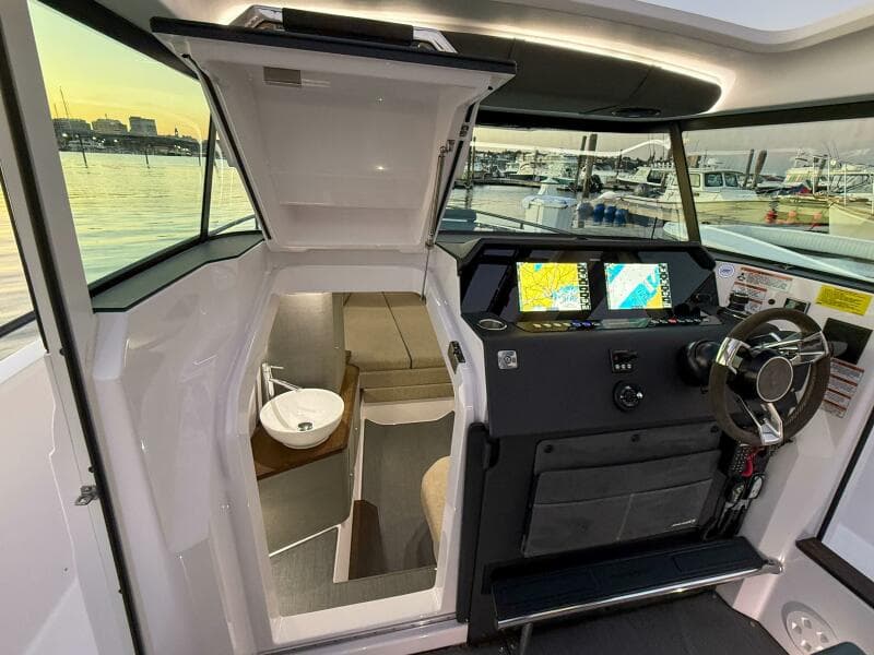 2022 Axopar 37 XC Cross Cabin