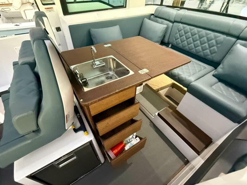 2022 Axopar 37 XC Cross Cabin
