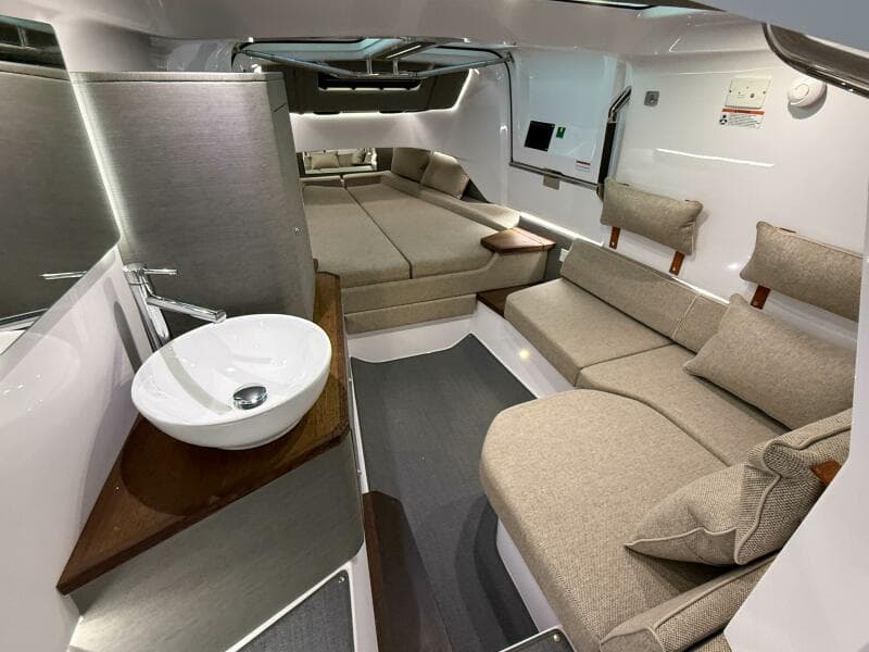 2022 Axopar 37 XC Cross Cabin