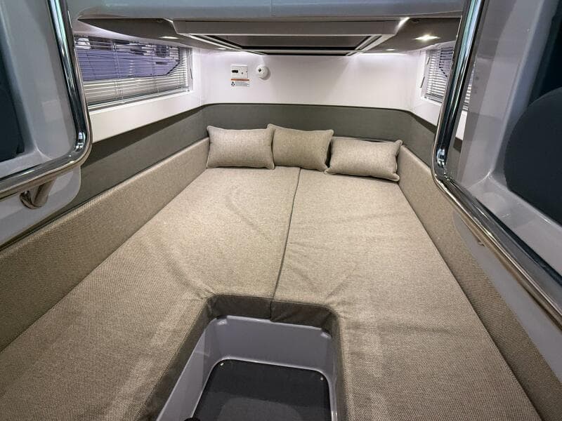 2022 Axopar 37 XC Cross Cabin