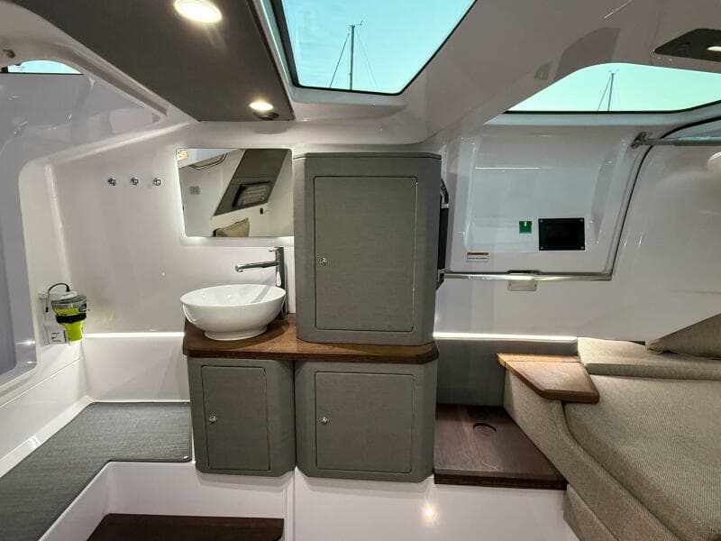 2022 Axopar 37 XC Cross Cabin