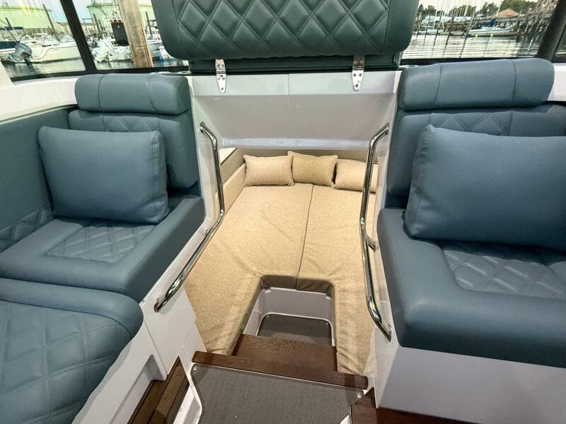 2022 Axopar 37 XC Cross Cabin