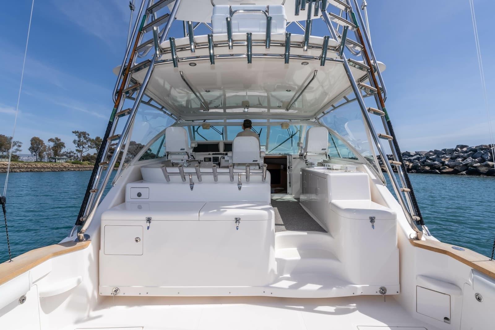 20045 40' Cabo Express - El Patron Cockpit