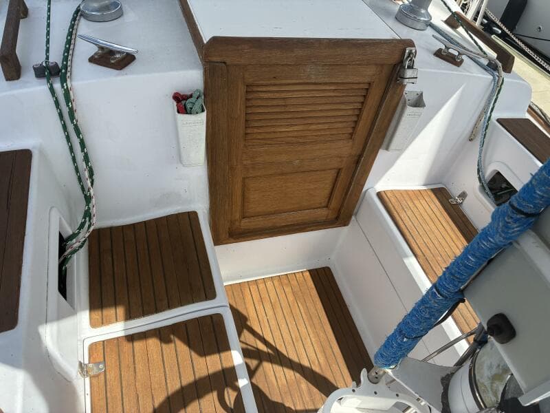 1986 Slocum 37 Companion way