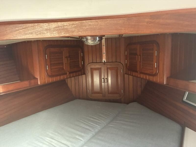 1986 Slocum 37 - Forward cab