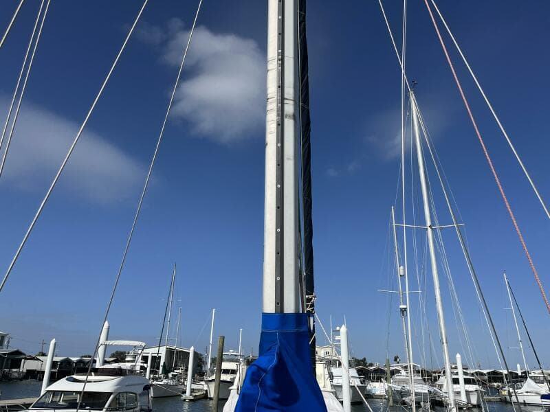 1986 Slocum 37 - Mainsail track